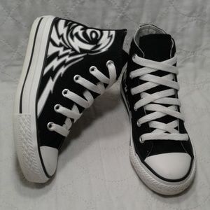 CONVERSE hi top new black & white sz 11 youth